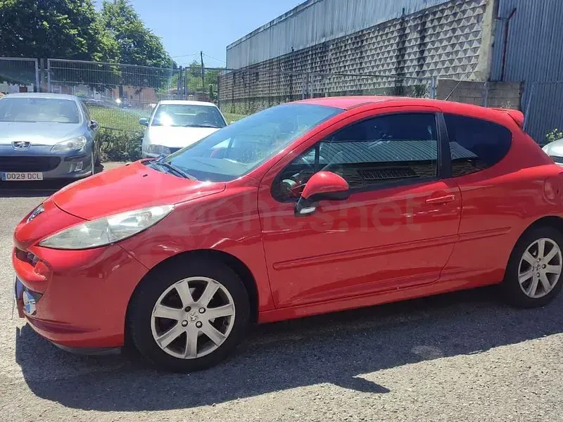 Usado Peugeot 207 Premium 120 CV (88 kW) 2008 Rojo Berlina