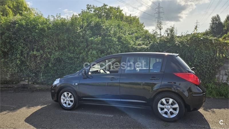 Negro Usado 2008 Nissan Tiida Acenta Berlina | 7500 € - Imagen 1/4