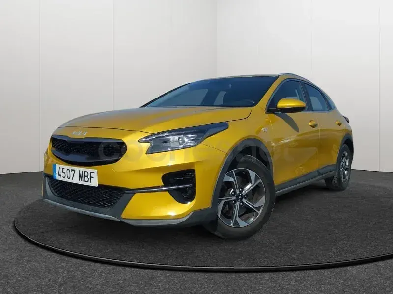 Usado Kia XCeed 120 CV (88 kW) 2022 Amarillo SUV