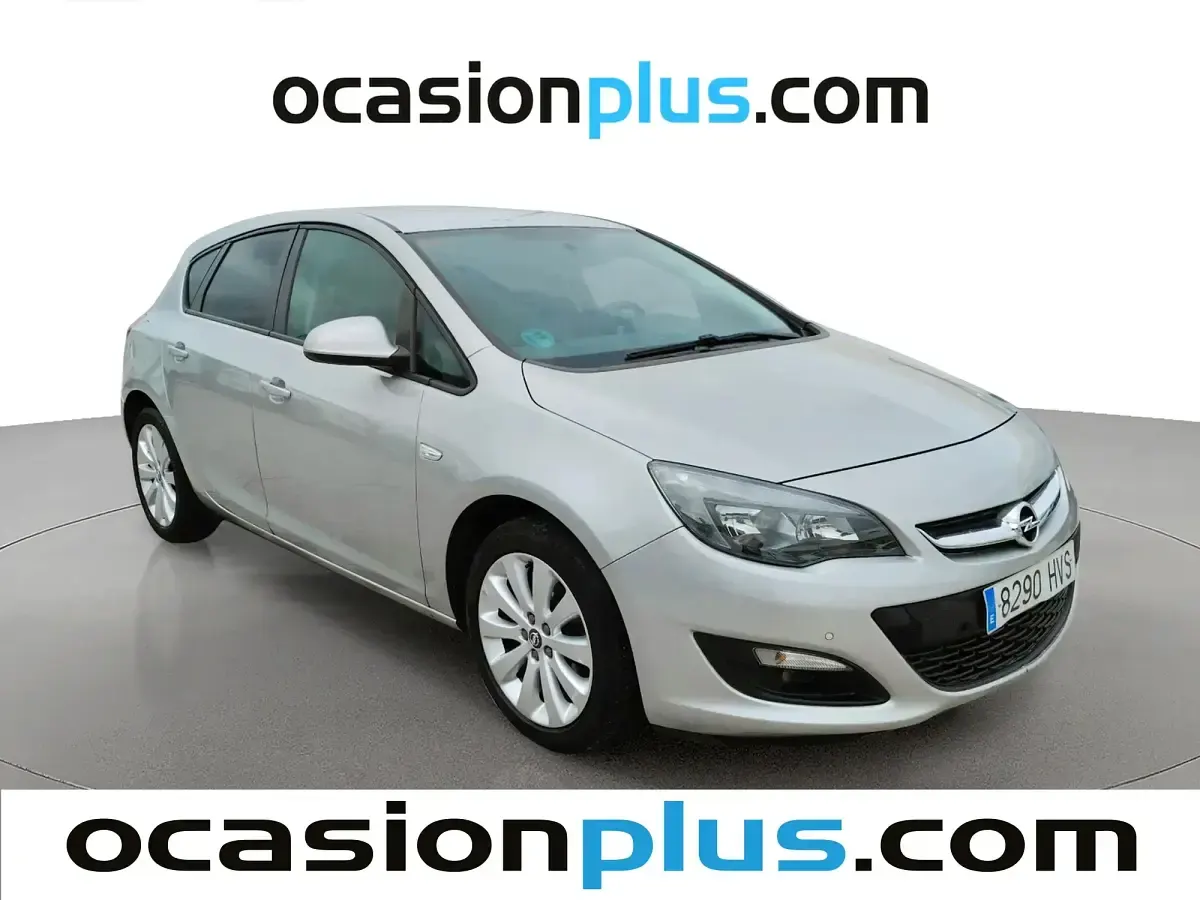 Usado Opel Astra Selective 116 HP (85 kW) 2014 Prateado Citadino