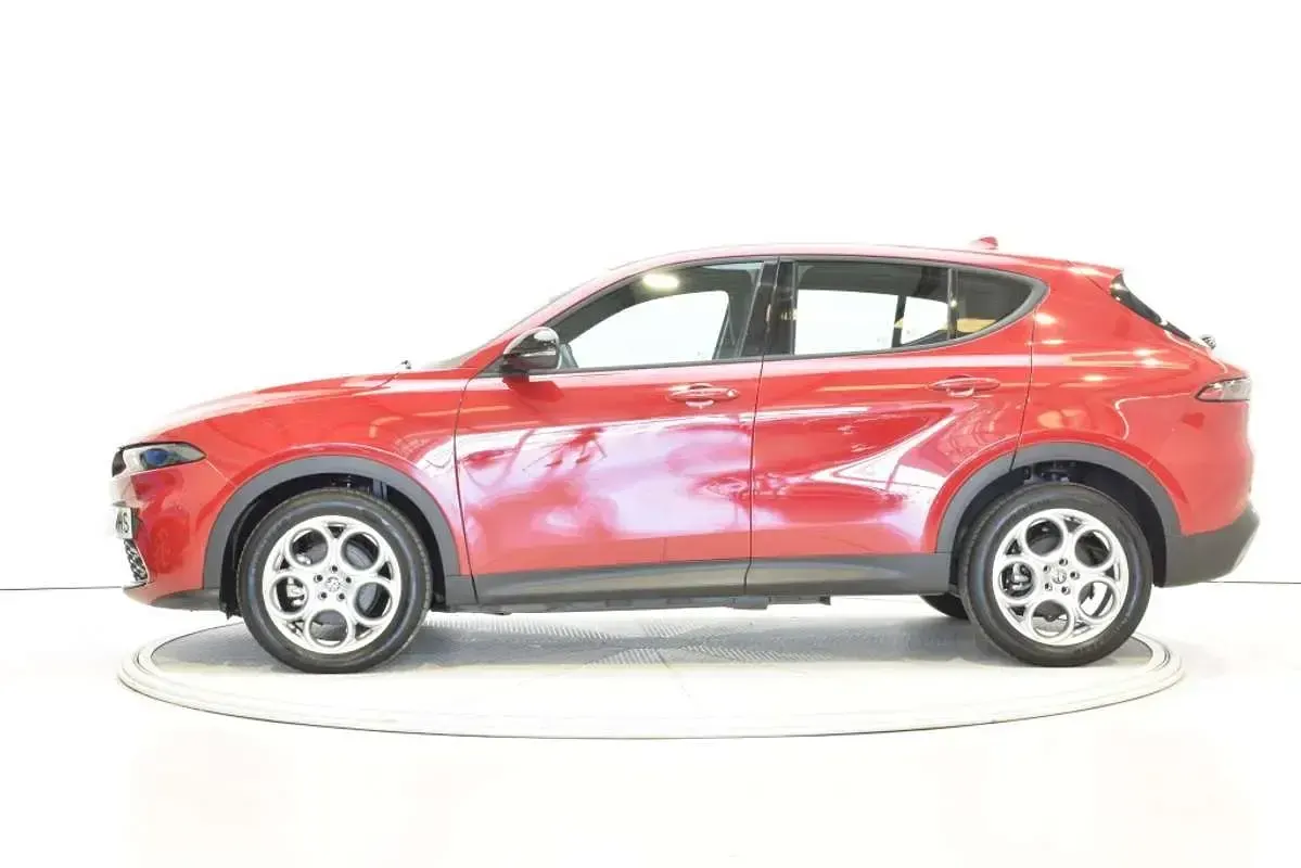 Usado Alfa Romeo Tonale Sprint 130 CV (95 kW) 2023 Rojo SUV