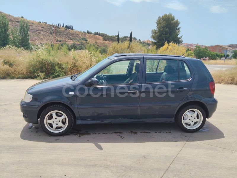 Gris / plata Usado 2002 VW Polo Highline Berlina | 2290 € (Precio justo) - Imagen 1/4
