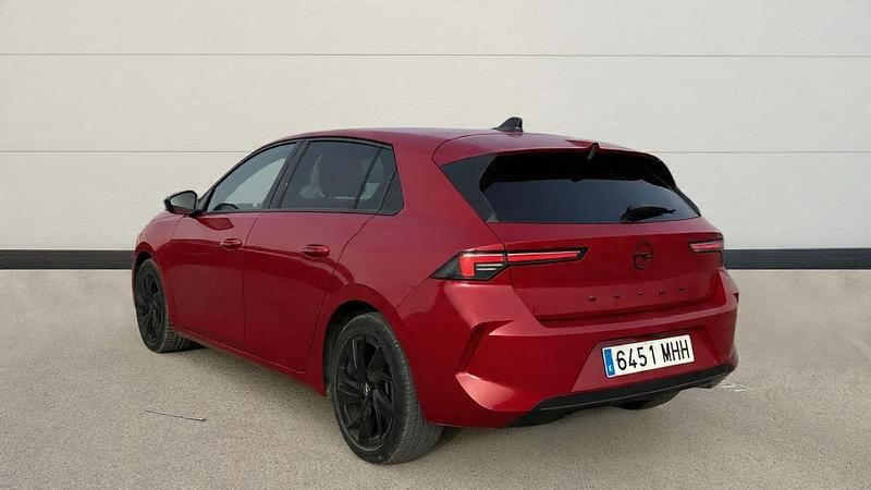 Usado Opel Astra 130 CV (95 kW) 2023 Rojo Berlina