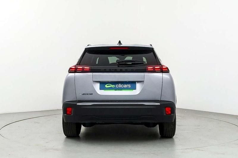 Usado Peugeot e-2008 Allure 114 kW (156 CV) 2025 Plateado SUV