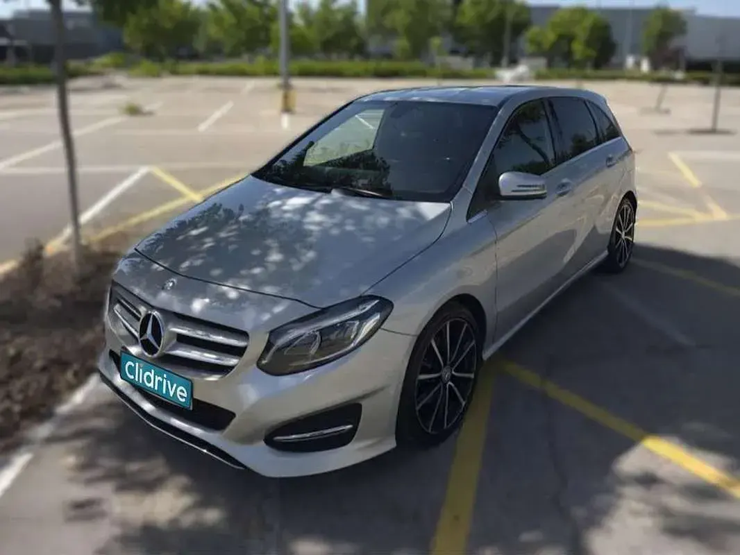 Usado Mercedes B200 139 CV (102 kW) 2015 Gris Monovolumen