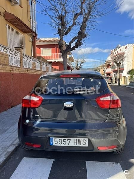 Azul Usado 2013 Kia Rio Berlina | 6500 € (Buen precio) - Imagen 1/4