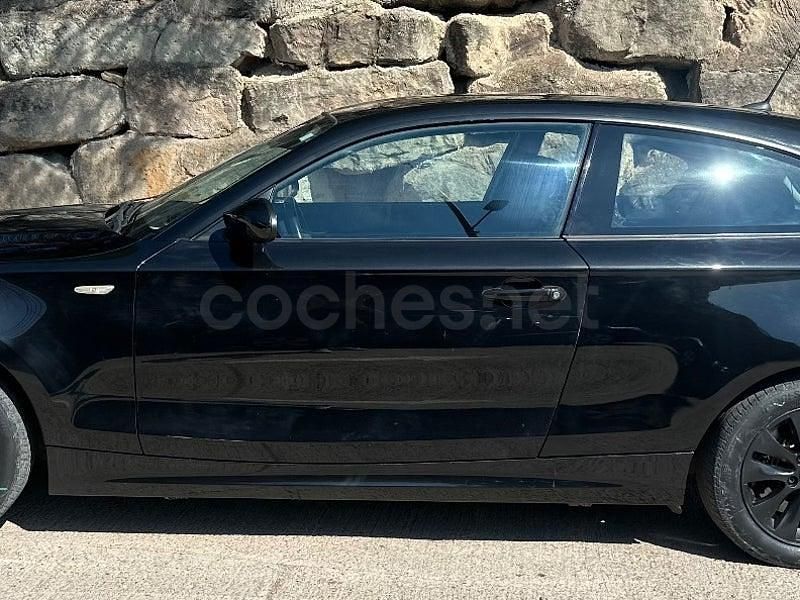 Usado BMW 118 143 CV (105 kW) 2007 Negro Utilitario