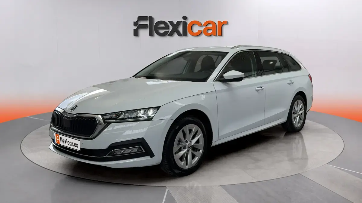 Usado Skoda Octavia Ambition 150 CV (110 kW) 2024 Blanco Familiar