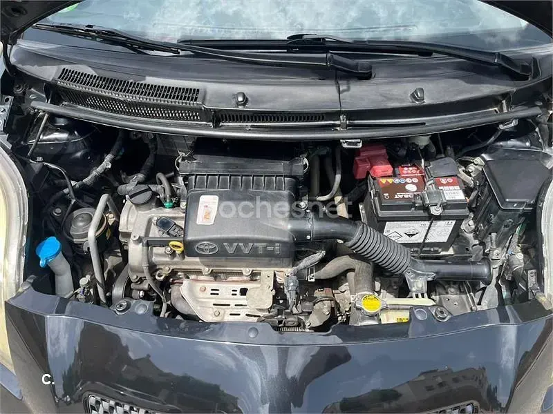 Usado Toyota Yaris Sol 87 CV (63 kW) 2006 Negro Berlina