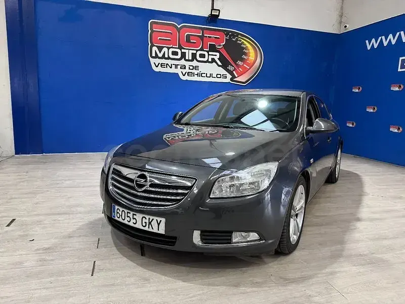 Usado Opel Insignia Sport 160 CV (117 kW) 2010 Gris / plata Berlina