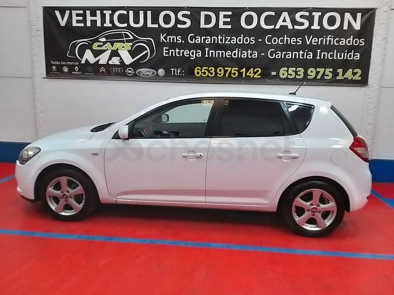 Blanco Usado 2010 Kia Ceed Utilitario | 4499 € (Buen precio) - Imagen 1/4