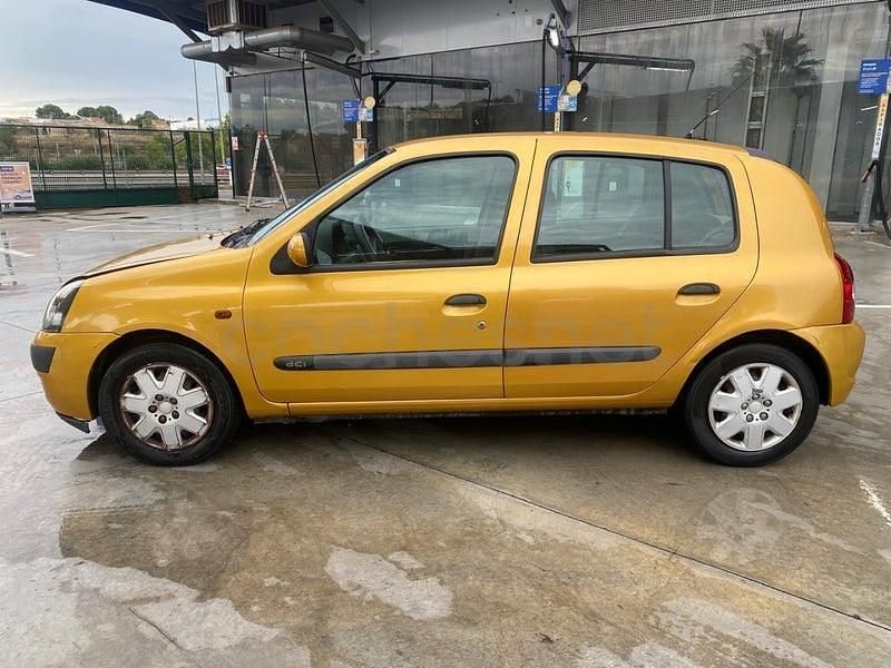 Usado Renault Clio II Dynamique 65 CV (47 kW) 2002 Naranja Berlina