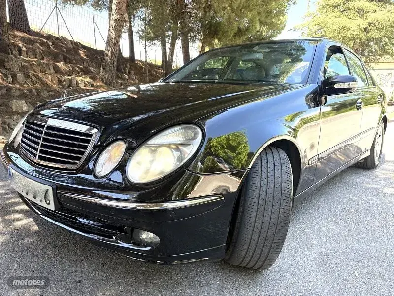 Usado Mercedes E320 Avantgarde 225 CV (165 kW) 2007 Negro Berlina