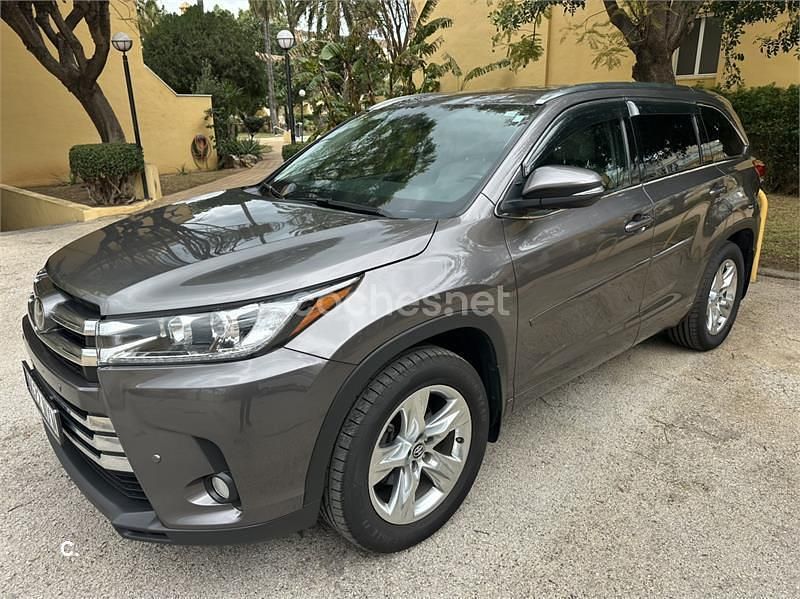 Usado Toyota Highlander Luxury 246 CV (180 kW) 2021 Gris / plata SUV