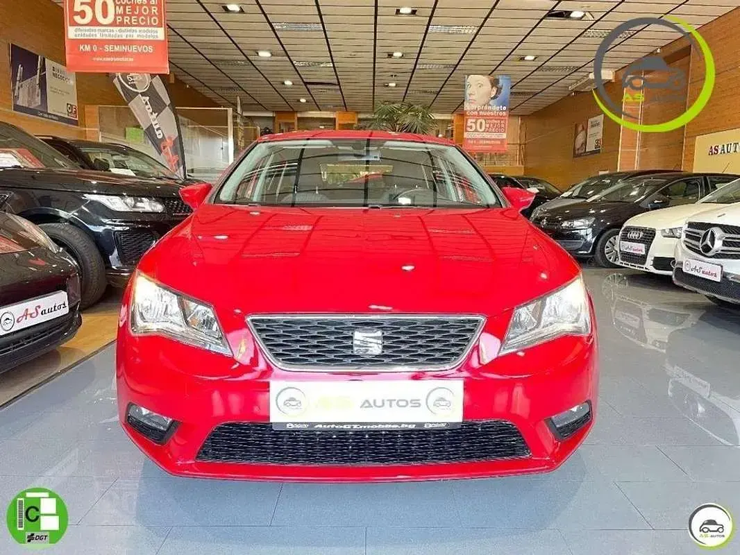 Usado Seat Leon ST Style 110 CV (80 kW) 2015 Rojo Familiar