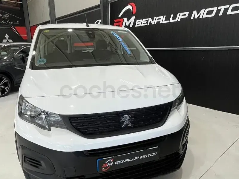 Usado Peugeot Rifter Access 100 CV (73 kW) 2020 Blanco Monovolumen