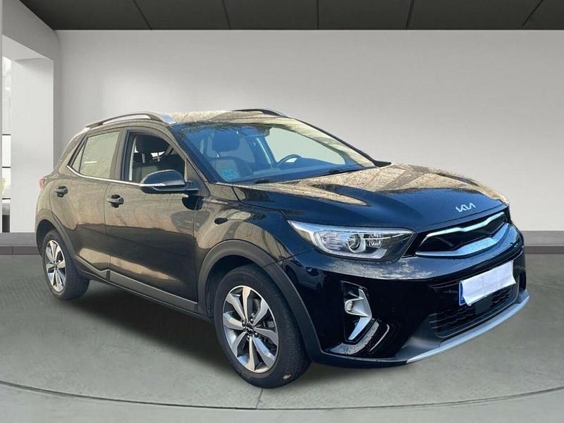Usado Kia Stonic 84 CV (61 kW) 2023 Negro SUV
