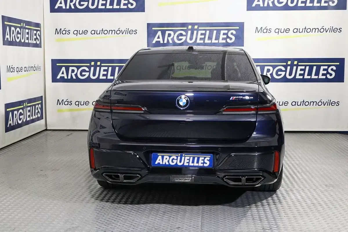 Begagnad BMW 760 571 HK (419 kW) 2023 Svart Sedan