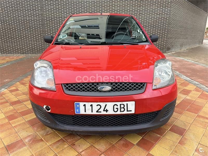 Usado Ford Fiesta Futura 68 CV (50 kW) 2008 Rojo Berlina