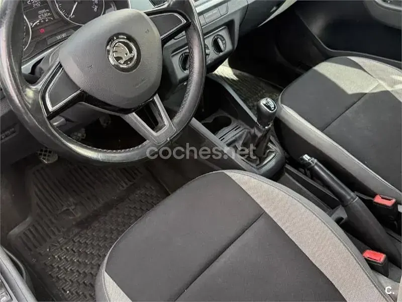 Usado Skoda Fabia Active 90 CV (66 kW) 2016 Gris / plata Familiar