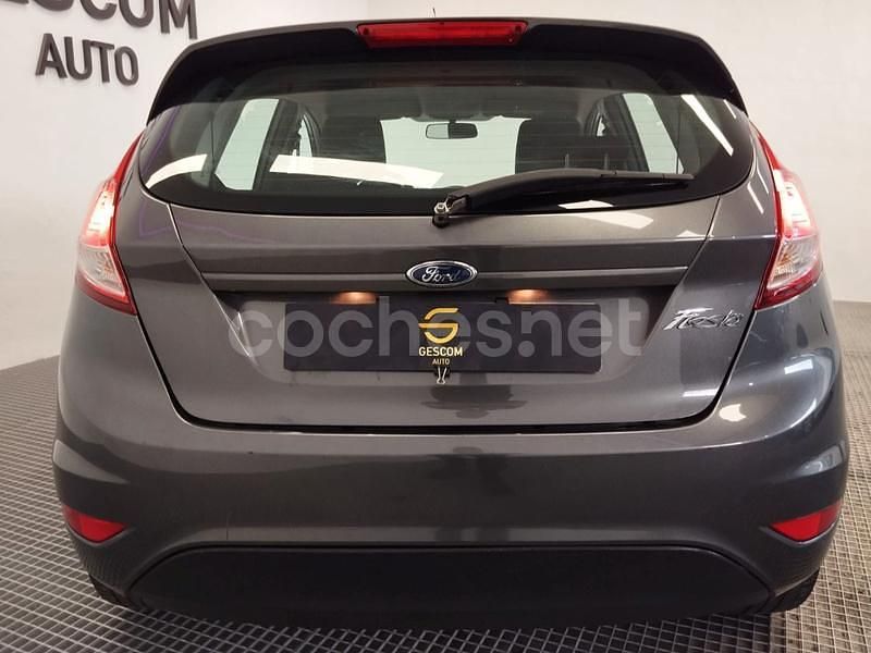Usado Ford Fiesta Titanium 82 CV (60 kW) 2017 Gris / plata Utilitario