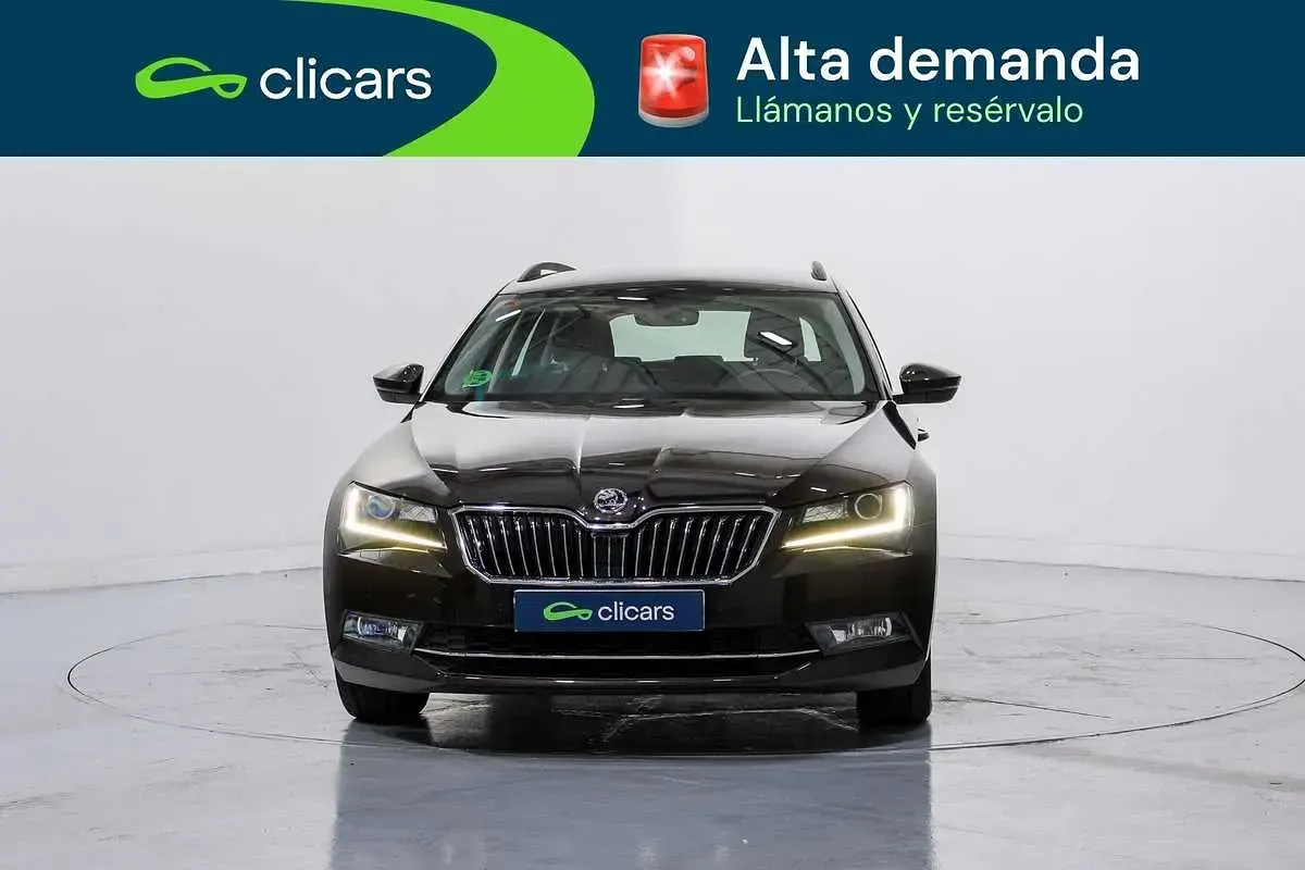 Usado Skoda Superb Ambition 150 CV (110 kW) 2016 Marrón Familiar