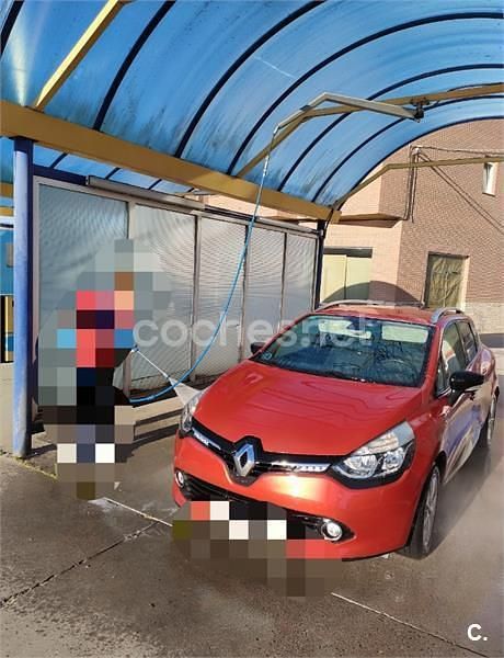 Usado Renault Clio GrandTour LIMITED 90 CV (66 kW) 2016 Rojo Familiar
