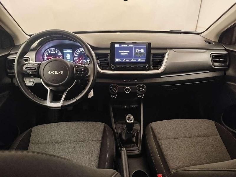 Usado Kia Stonic 101 CV (74 kW) 2024 Gris SUV