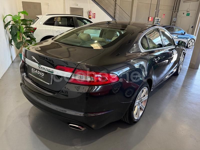 Usado Jaguar XF Luxury 240 CV (176 kW) 2011 Negro Berlina