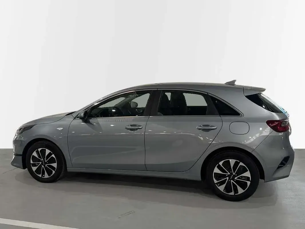 Usado Kia Ceed 101 CV (74 kW) 2025 Plateado Utilitario