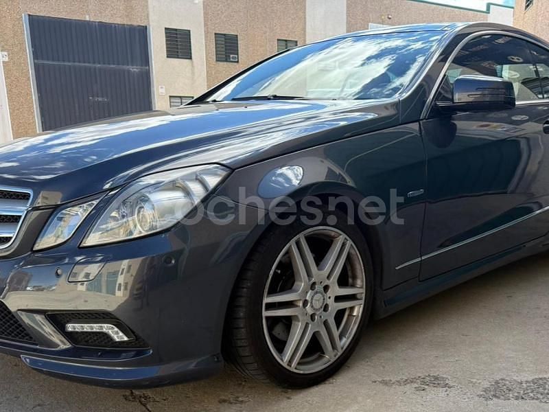 Usado Mercedes E220 170 CV (125 kW) 2011 Azul Coupe