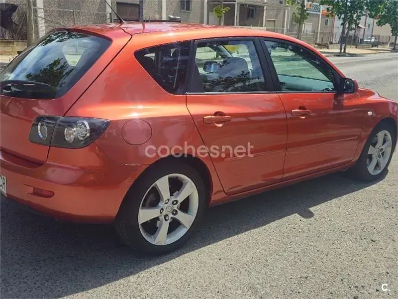 Usado Mazda 3 Sportive 150 CV (110 kW) 2004 Naranja Berlina