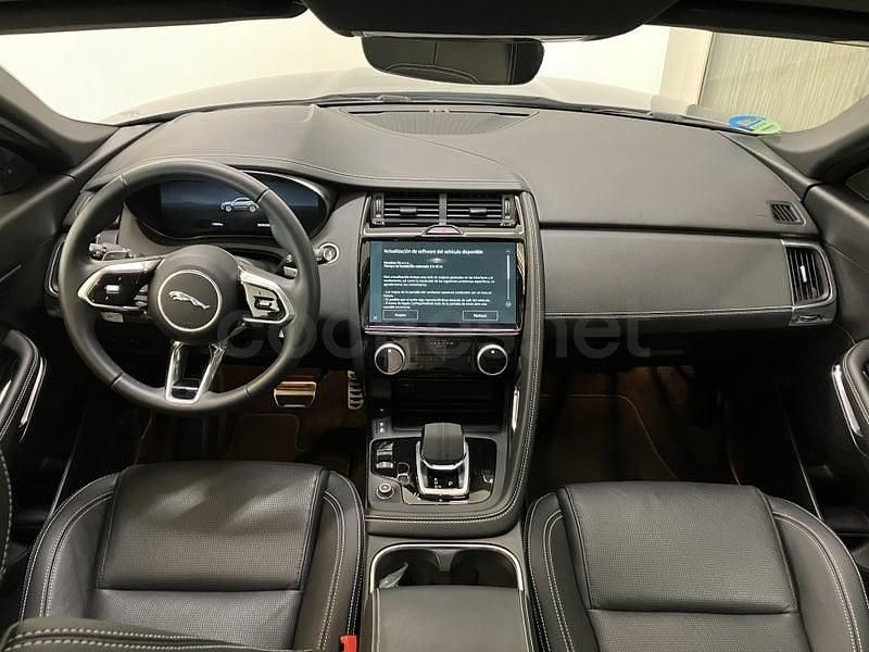 Usado Jaguar E-Pace R-Dynamic 163 CV (119 kW) 2023 Gris / plata SUV
