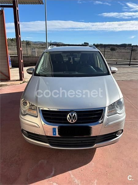 Usado VW Touran Advance 105 CV (77 kW) 2009 Gris / plata Monovolumen