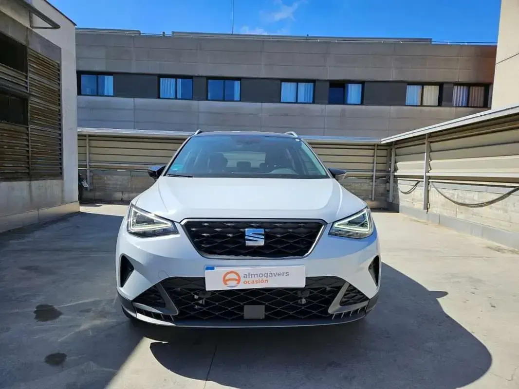 Usado Seat Arona FR 116 CV (85 kW) 2025 Blanco SUV