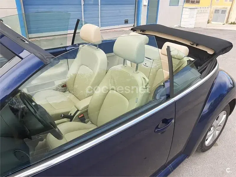 Usado VW New Beetle 150 CV (110 kW) 2005 Azul Utilitario