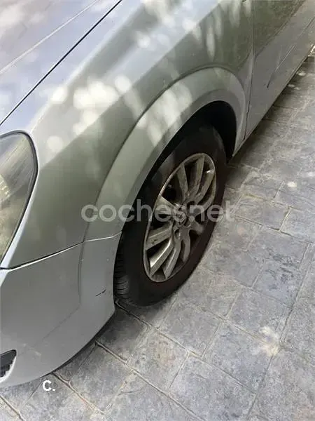 Usado Opel Astra Cosmo 100 CV (73 kW) 2006 Gris / plata Berlina