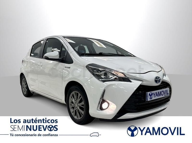 Usado Toyota Yaris Hybrid Active 100 CV (73 kW) 2019 Blanco Berlina