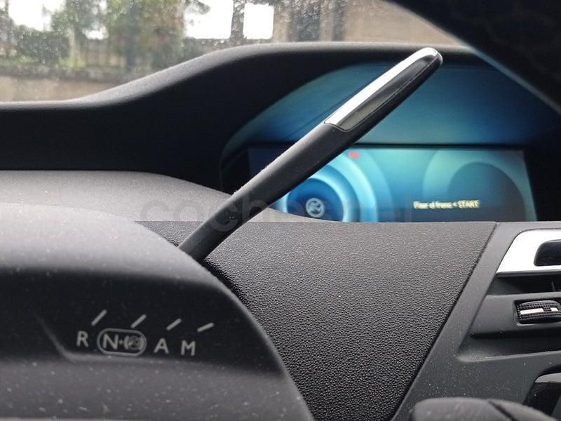 Usado Citroën C4 Picasso Exclusive 115 CV (84 kW) 2015 Granate Monovolumen