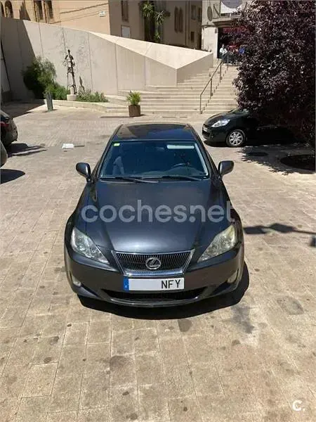 Usado Lexus IS220d 177 CV (130 kW) 2009 Gris / plata Berlina
