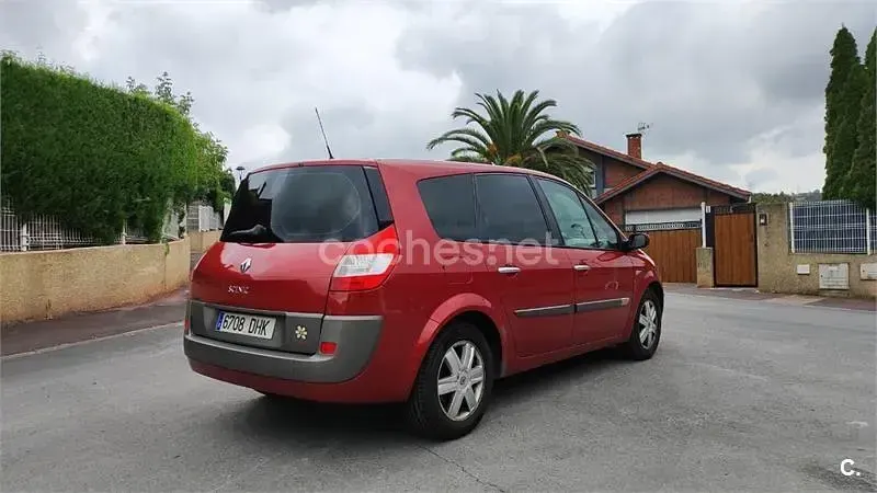 Usado Renault Scenic E-Tech Dynamique 120 CV (88 kW) 2005 Granate Monovolumen