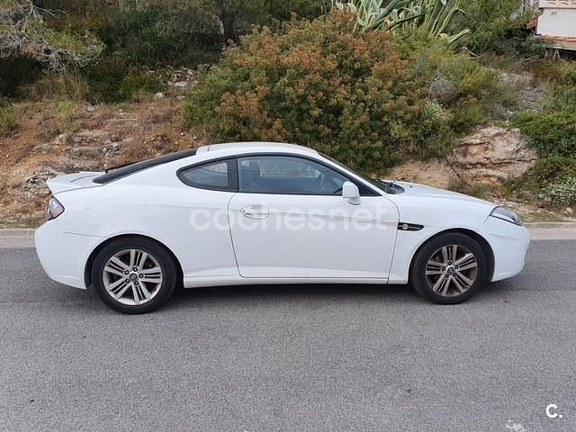 Usado Hyundai Coupé 105 CV (77 kW) 2010 Blanco Coupe