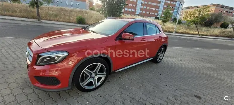 Usado Mercedes GLA200 AMG line 136 CV (100 kW) 2016 Rojo SUV