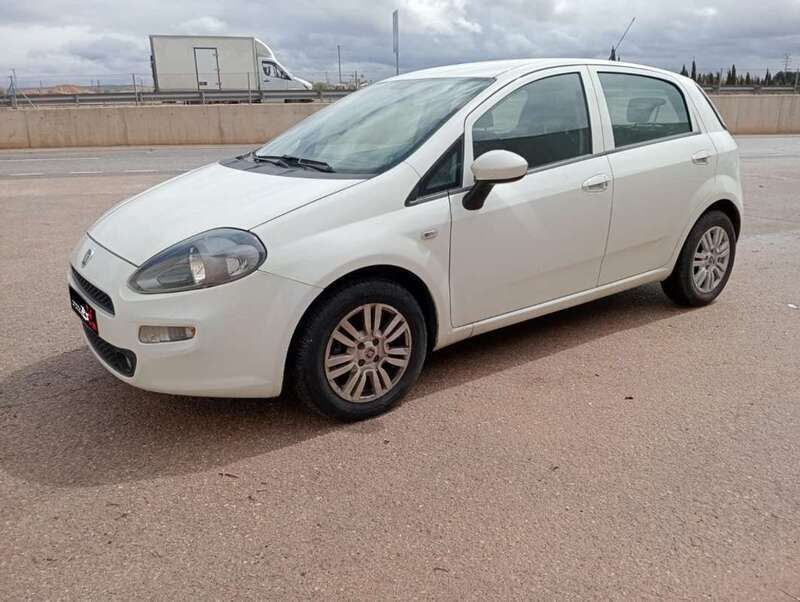 Blanco Usado 2016 Fiat Punto Young Utilitario | 7000 € (Precio justo) - Imagen 1/2