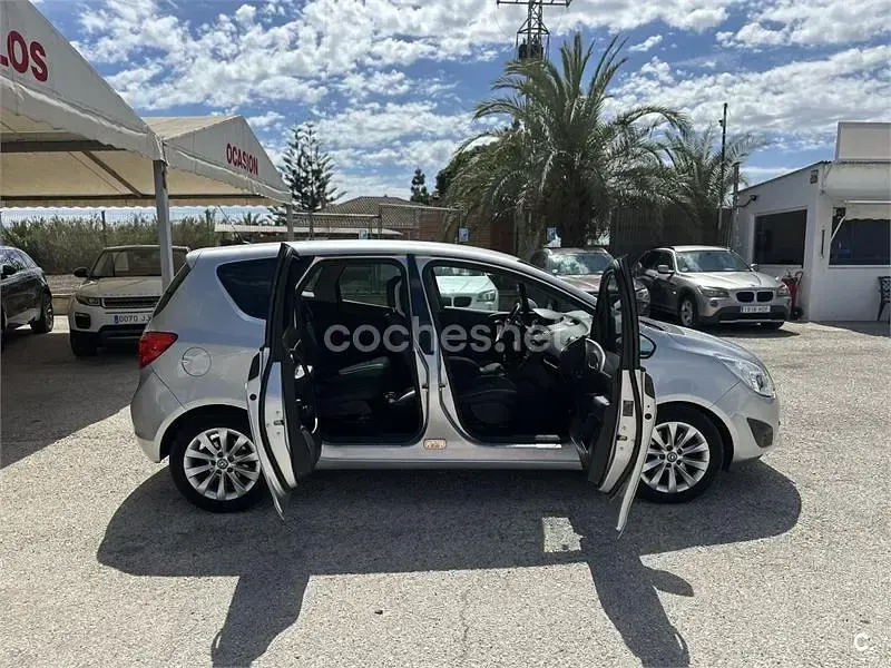 Usado Opel Meriva Selective 110 CV (80 kW) 2012 Gris / plata Monovolumen