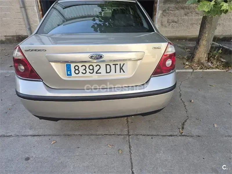 Usado Ford Mondeo Trend 155 CV (114 kW) 2005 Beige Berlina