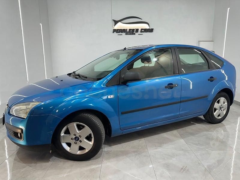 Usado Ford Focus Trend 100 CV (73 kW) 2005 Azul Berlina