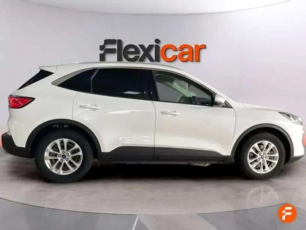 Usado Ford Kuga Titanium 190 CV (139 kW) 2021 Blanco SUV