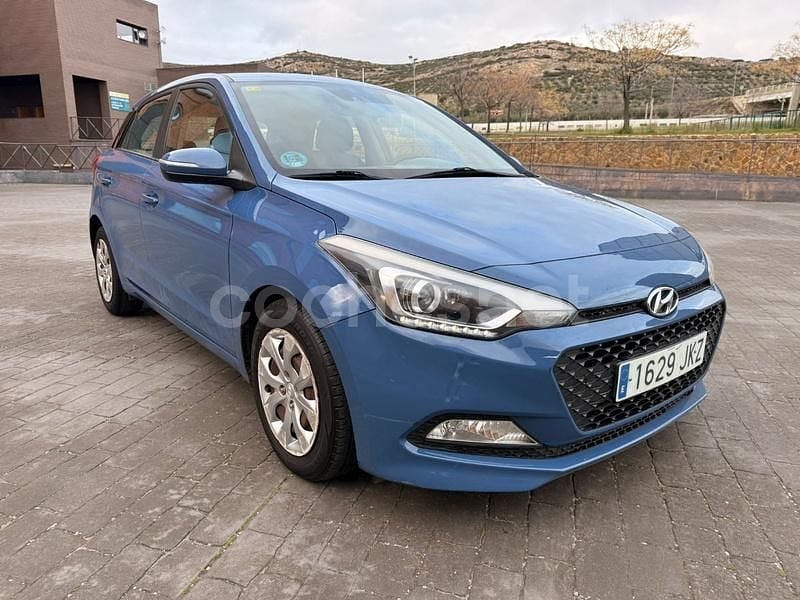 Usado Hyundai i20 90 CV (66 kW) 2016 Azul Berlina