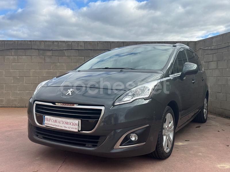 Gris / plata Usado 2015 Peugeot 5008 Active Monovolumen | 9990 € (Caro) - Imagen 1/4